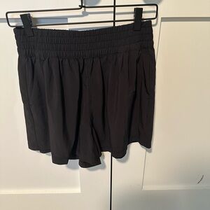 Vuori Villa Black Shorts